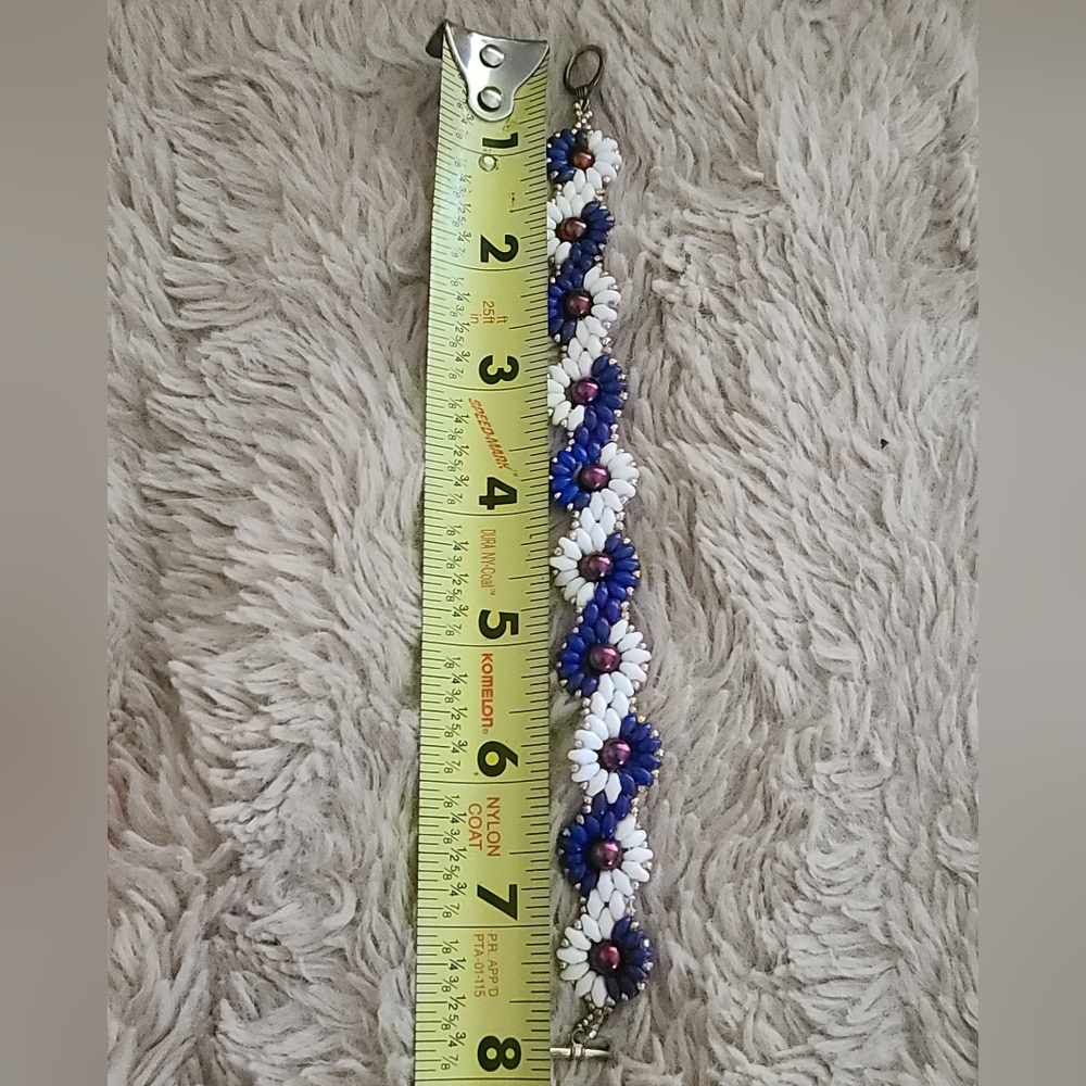 Hand Crafted Daisy Chain Flower Bracelet - Picture 6 of 6
